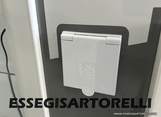 CHAUSSON NEW TITANIUM LINE 640 AUTOMATICO 165 CV 2026 BASCULANTE FULL 639 CM pieno