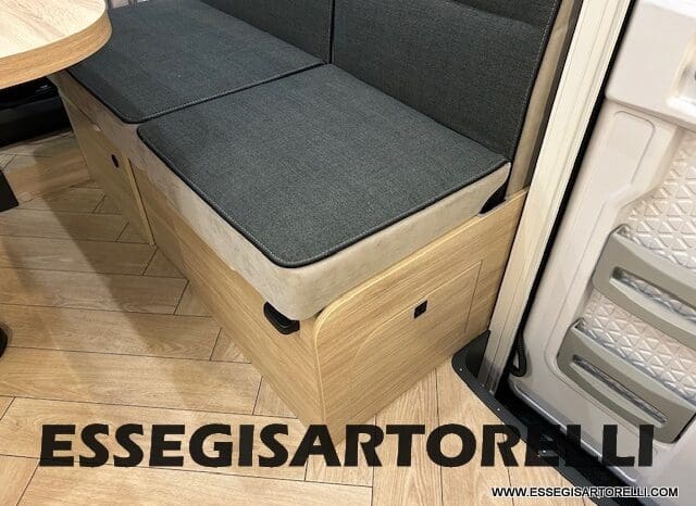 CHAUSSON NEW TITANIUM LINE 640 AUTOMATICO 165 CV 2026 BASCULANTE FULL 639 CM pieno