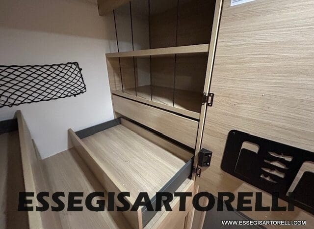 CHAUSSON NEW TITANIUM LINE 640 AUTOMATICO 165 CV 2026 BASCULANTE FULL 639 CM pieno