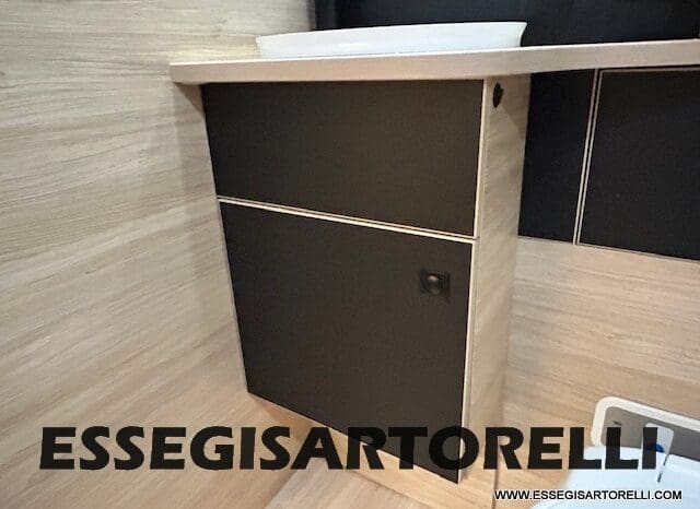 CHAUSSON NEW TITANIUM LINE 640 AUTOMATICO 165 CV 2026 BASCULANTE FULL 639 CM pieno