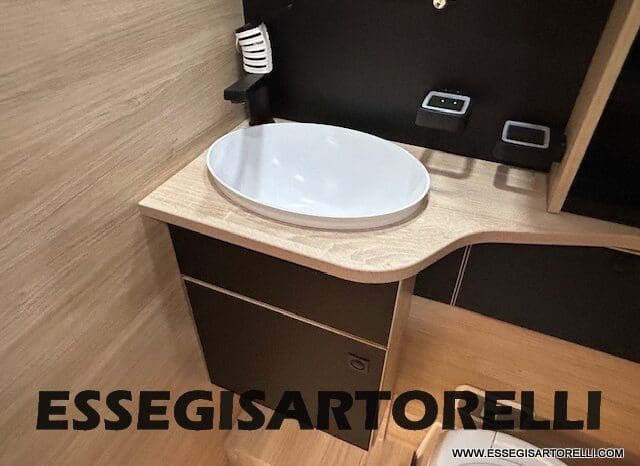 CHAUSSON NEW TITANIUM LINE 640 AUTOMATICO 165 CV 2026 BASCULANTE FULL 639 CM pieno