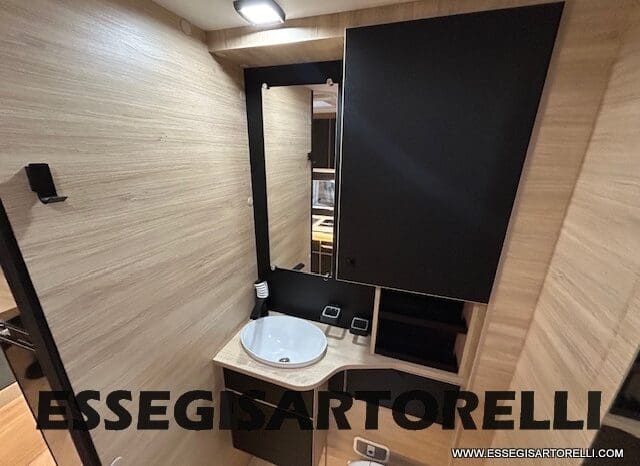 CHAUSSON NEW TITANIUM LINE 640 AUTOMATICO 165 CV 2026 BASCULANTE FULL 639 CM pieno