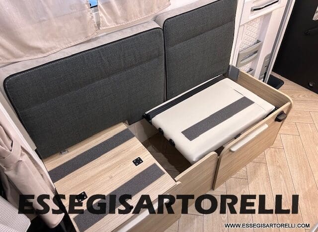 CHAUSSON NEW TITANIUM LINE 640 AUTOMATICO 165 CV 2026 BASCULANTE FULL 639 CM pieno