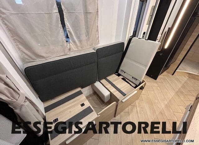 CHAUSSON NEW TITANIUM LINE 640 AUTOMATICO 165 CV 2026 BASCULANTE FULL 639 CM pieno