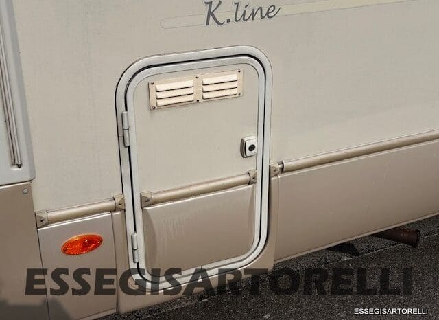 KENTUCKY CORRAL 3 MANSARDATO 6 POSTI OMOLOGATI 2005 TRANSIT GEMELLATO 137 CV pieno