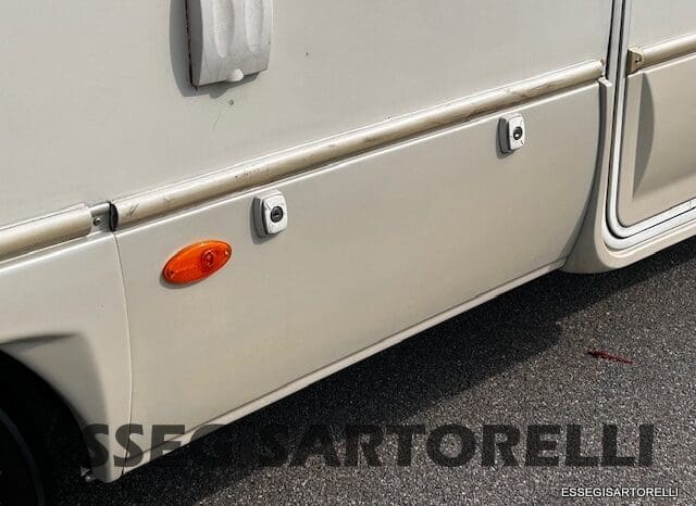 KENTUCKY CORRAL 3 MANSARDATO 6 POSTI OMOLOGATI 2005 TRANSIT GEMELLATO 137 CV pieno