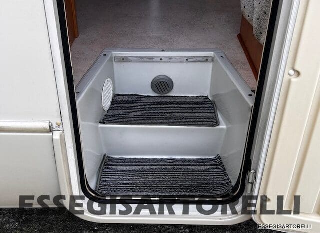 KENTUCKY CORRAL 3 MANSARDATO 6 POSTI OMOLOGATI 2005 TRANSIT GEMELLATO 137 CV pieno