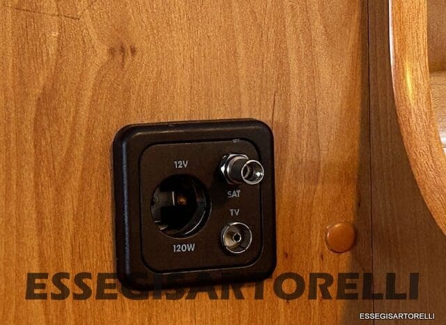 KENTUCKY CORRAL 3 MANSARDATO 6 POSTI OMOLOGATI 2005 TRANSIT GEMELLATO 137 CV pieno