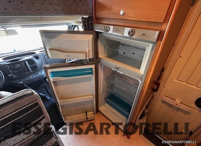 KENTUCKY CORRAL 3 MANSARDATO 6 POSTI OMOLOGATI 2005 TRANSIT GEMELLATO 137 CV pieno