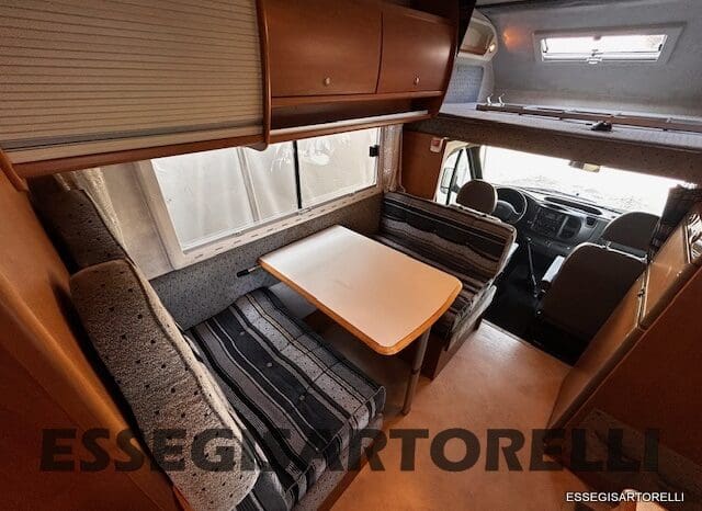 KENTUCKY CORRAL 3 MANSARDATO 6 POSTI OMOLOGATI 2005 TRANSIT GEMELLATO 137 CV pieno