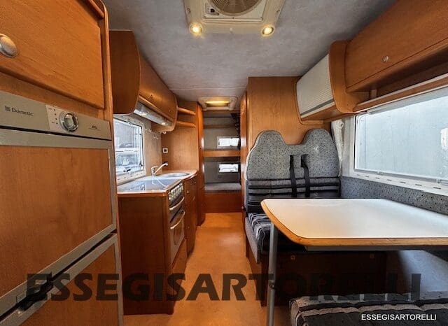 KENTUCKY CORRAL 3 MANSARDATO 6 POSTI OMOLOGATI 2005 TRANSIT GEMELLATO 137 CV pieno