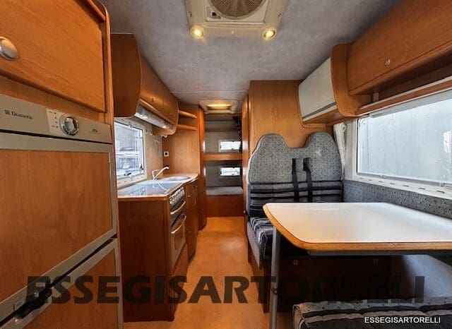 KENTUCKY CORRAL 3 MANSARDATO 6 POSTI OMOLOGATI 2005 TRANSIT GEMELLATO 137 CV pieno