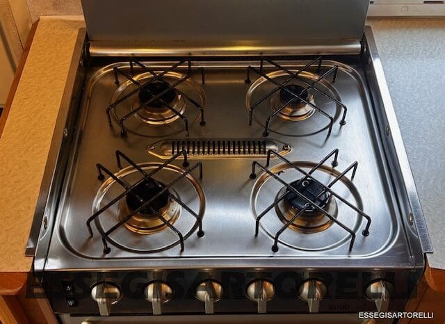 KENTUCKY CORRAL 3 MANSARDATO 6 POSTI OMOLOGATI 2005 TRANSIT GEMELLATO 137 CV pieno