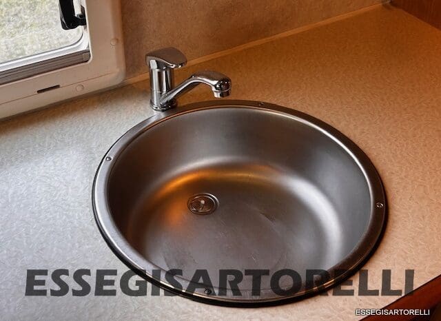 KENTUCKY CORRAL 3 MANSARDATO 6 POSTI OMOLOGATI 2005 TRANSIT GEMELLATO 137 CV pieno