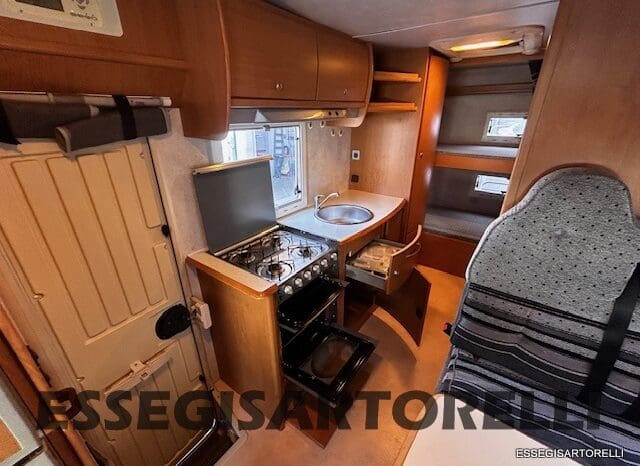 KENTUCKY CORRAL 3 MANSARDATO 6 POSTI OMOLOGATI 2005 TRANSIT GEMELLATO 137 CV pieno