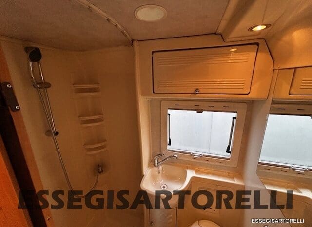 KENTUCKY CORRAL 3 MANSARDATO 6 POSTI OMOLOGATI 2005 TRANSIT GEMELLATO 137 CV pieno