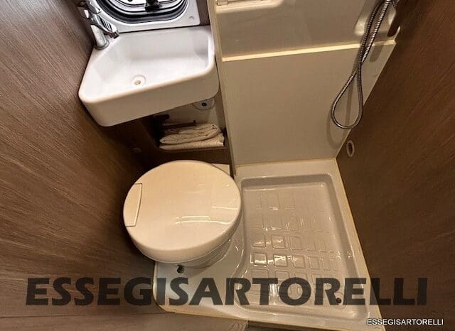 CHALLENGER V 217 LETTI GEMELLI VAN 636 CM FULL 2021 pieno