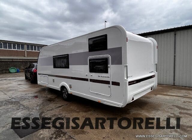 CARAVAN NEW ADRIA ADORA 573 PT 6 POSTI TRUMA COMBI VETRORESINA 2026 pieno