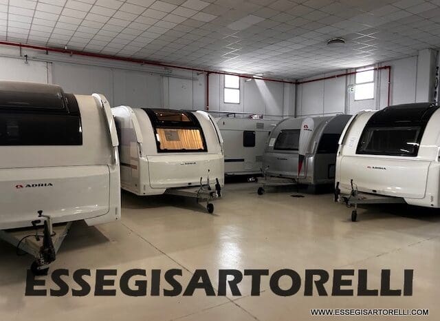 CARAVAN NEW ADRIA ADORA 573 PT 6 POSTI TRUMA COMBI VETRORESINA 2026 pieno