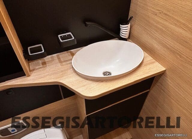 NEW MY 2026 CHAUSSON TITANIUM 797 FORD 165 CV AUTOMATICO GEMELLI pieno