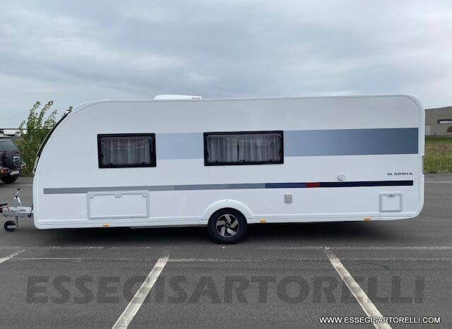 ADRIA ADORA 613 PK UNIPROPRIETARIO 7 POSTI VETRORESINA 1.750 KG 2024 pieno