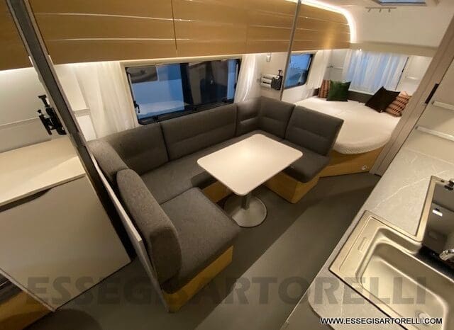 ADRIA ADORA 613 PK UNIPROPRIETARIO 7 POSTI VETRORESINA 1.750 KG 2024 pieno