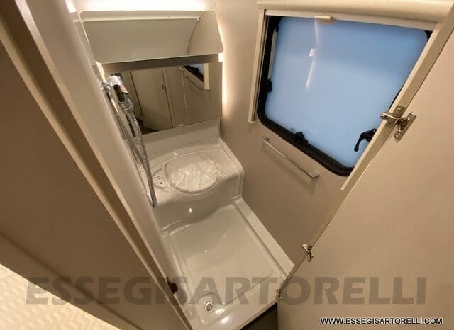 ADRIA ADORA 613 PK UNIPROPRIETARIO 7 POSTI VETRORESINA 1.750 KG 2024 pieno