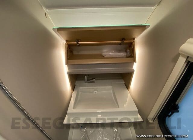 ADRIA ADORA 613 PK UNIPROPRIETARIO 7 POSTI VETRORESINA 1.750 KG 2024 pieno