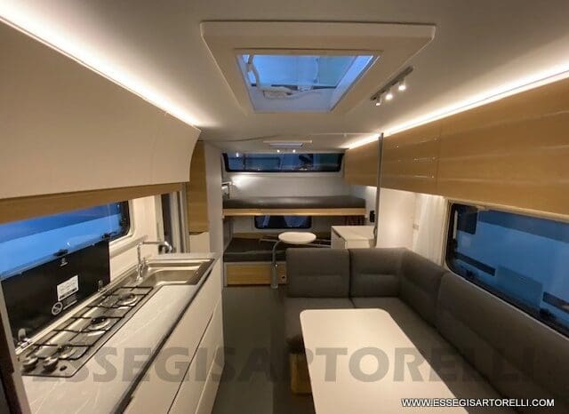 ADRIA ADORA 613 PK UNIPROPRIETARIO 7 POSTI VETRORESINA 1.750 KG 2024 pieno