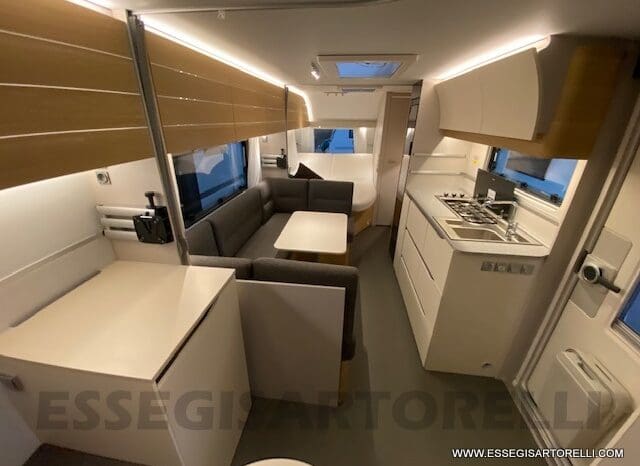 ADRIA ADORA 613 PK UNIPROPRIETARIO 7 POSTI VETRORESINA 1.750 KG 2024 pieno