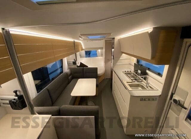 ADRIA ADORA 613 PK UNIPROPRIETARIO 7 POSTI VETRORESINA 1.750 KG 2024 pieno