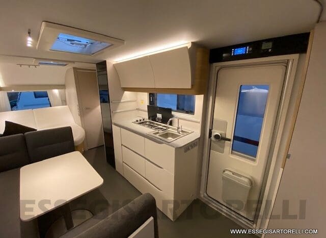 ADRIA ADORA 613 PK UNIPROPRIETARIO 7 POSTI VETRORESINA 1.750 KG 2024 pieno