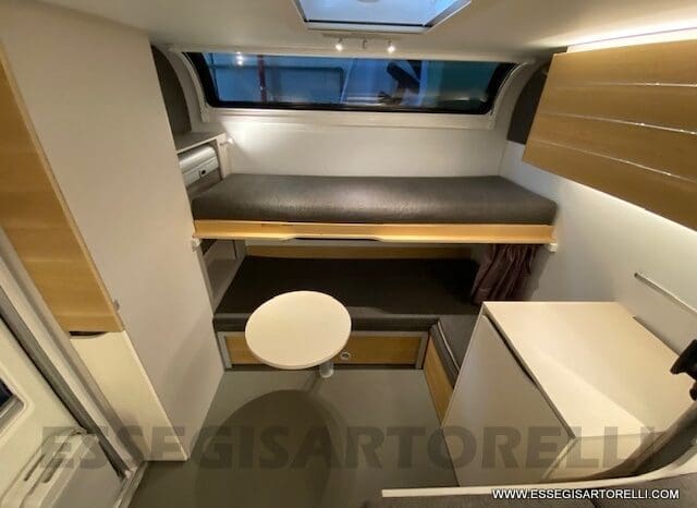 ADRIA ADORA 613 PK UNIPROPRIETARIO 7 POSTI VETRORESINA 1.750 KG 2024 pieno