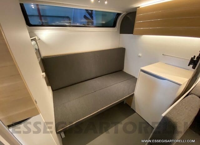 ADRIA ADORA 613 PK UNIPROPRIETARIO 7 POSTI VETRORESINA 1.750 KG 2024 pieno