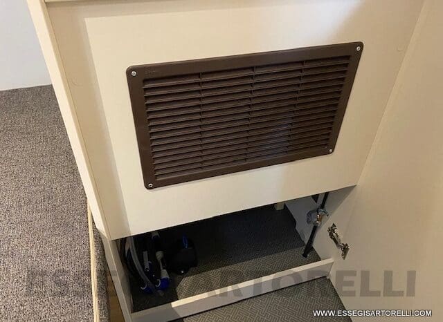 ADRIA ADORA 613 PK UNIPROPRIETARIO 7 POSTI VETRORESINA 1.750 KG 2024 pieno