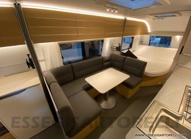 ADRIA ADORA 613 PK UNIPROPRIETARIO 7 POSTI VETRORESINA 1.750 KG 2024 pieno