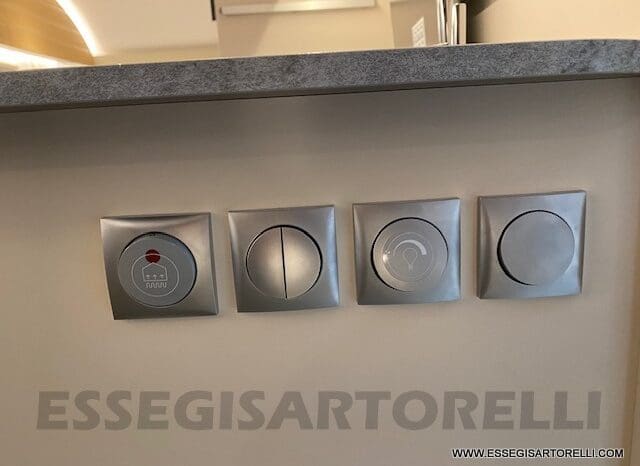 ADRIA ADORA 613 PK UNIPROPRIETARIO 7 POSTI VETRORESINA 1.750 KG 2024 pieno