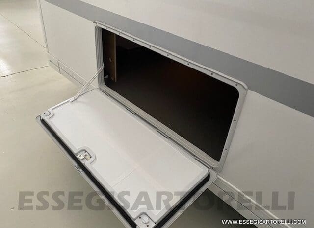 ADRIA ADORA 613 PK UNIPROPRIETARIO 7 POSTI VETRORESINA 1.750 KG 2024 pieno