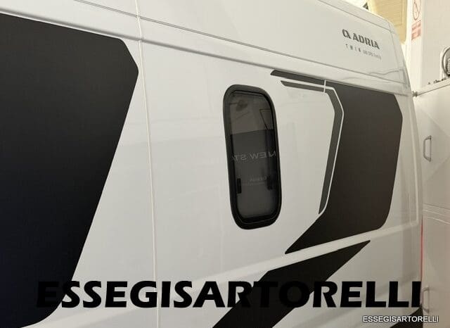 ADRIA NEW TWIN PLUS 600 SPB FAMILY DOPPIO MATRIMONIALE WEBASTO 599 CM 2026 pieno