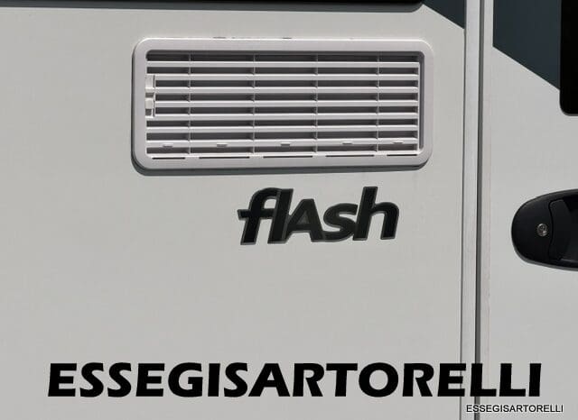 CHAUSSON FLASH 634 2018 SEMINTEGRALE BASCULANTE 5 POSTI KM 18.415 UNIPROPRIETARIO 636 CM pieno