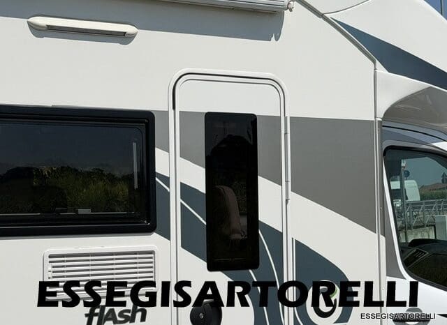 CHAUSSON FLASH 634 2018 SEMINTEGRALE BASCULANTE 5 POSTI KM 18.415 UNIPROPRIETARIO 636 CM pieno