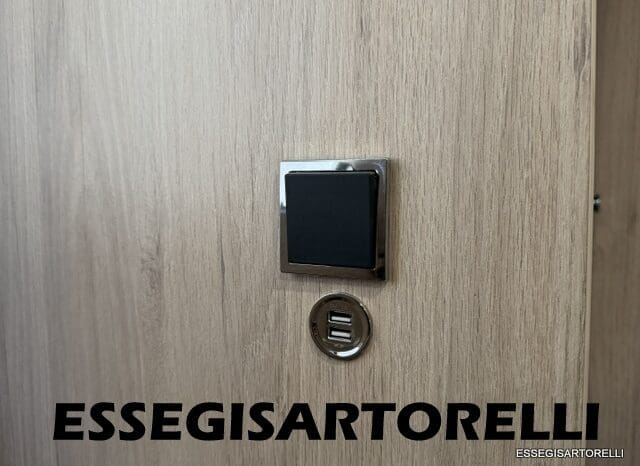 CHAUSSON FLASH 634 2018 SEMINTEGRALE BASCULANTE 5 POSTI KM 18.415 UNIPROPRIETARIO 636 CM pieno