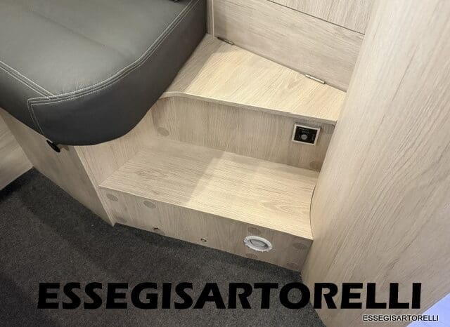 CHAUSSON FLASH 634 2018 SEMINTEGRALE BASCULANTE 5 POSTI KM 18.415 UNIPROPRIETARIO 636 CM pieno