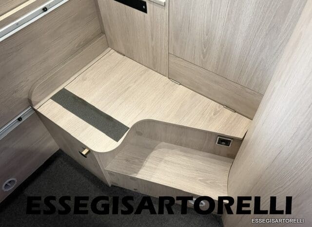 CHAUSSON FLASH 634 2018 SEMINTEGRALE BASCULANTE 5 POSTI KM 18.415 UNIPROPRIETARIO 636 CM pieno