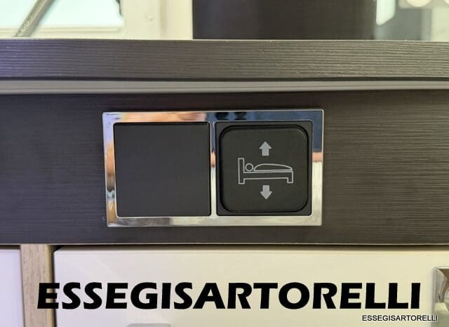 CHAUSSON FLASH 634 2018 SEMINTEGRALE BASCULANTE 5 POSTI KM 18.415 UNIPROPRIETARIO 636 CM pieno