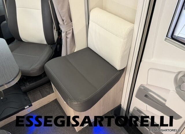 CHAUSSON FLASH 634 2018 SEMINTEGRALE BASCULANTE 5 POSTI KM 18.415 UNIPROPRIETARIO 636 CM pieno