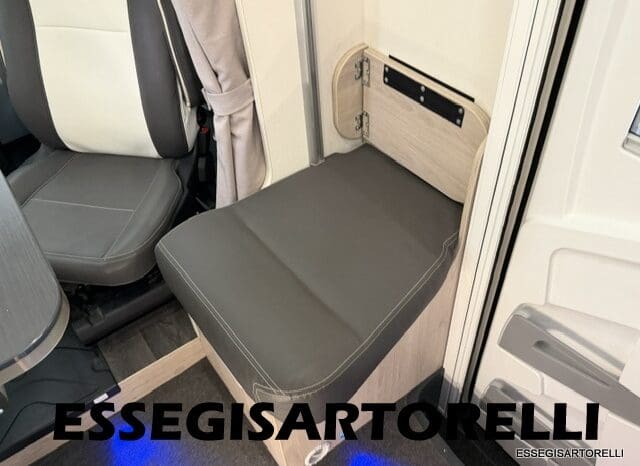 CHAUSSON FLASH 634 2018 SEMINTEGRALE BASCULANTE 5 POSTI KM 18.415 UNIPROPRIETARIO 636 CM pieno