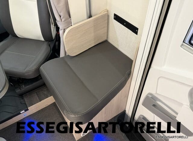 CHAUSSON FLASH 634 2018 SEMINTEGRALE BASCULANTE 5 POSTI KM 18.415 UNIPROPRIETARIO 636 CM pieno