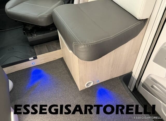 CHAUSSON FLASH 634 2018 SEMINTEGRALE BASCULANTE 5 POSTI KM 18.415 UNIPROPRIETARIO 636 CM pieno