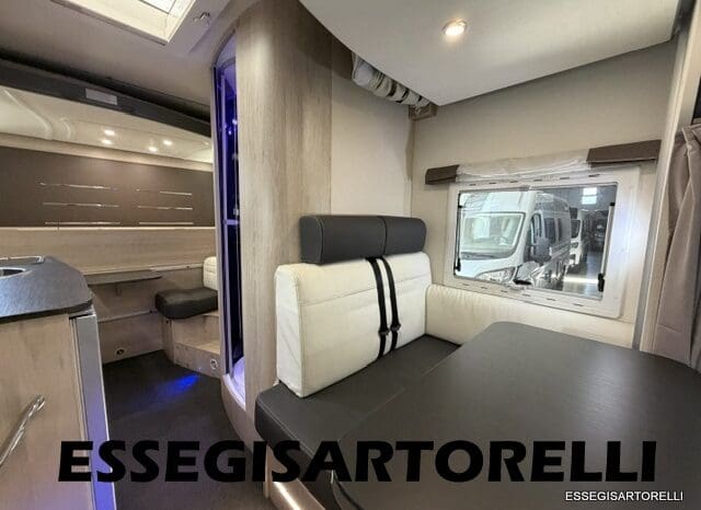 CHAUSSON FLASH 634 2018 SEMINTEGRALE BASCULANTE 5 POSTI KM 18.415 UNIPROPRIETARIO 636 CM pieno